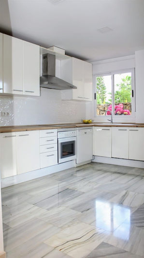 Image No.8-3 Bed Property for sale