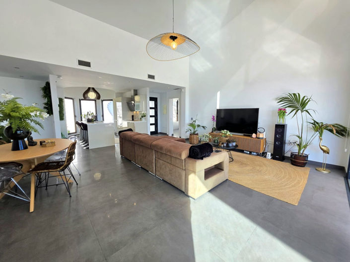 Image No.13-4 Bed Property for sale