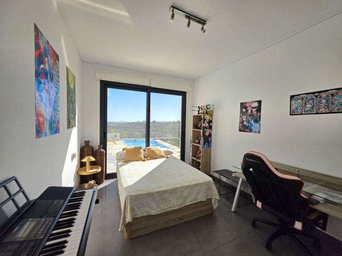 Image No.22-4 Bed Property for sale