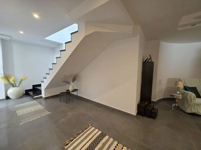 Image No.25-4 Bed Property for sale