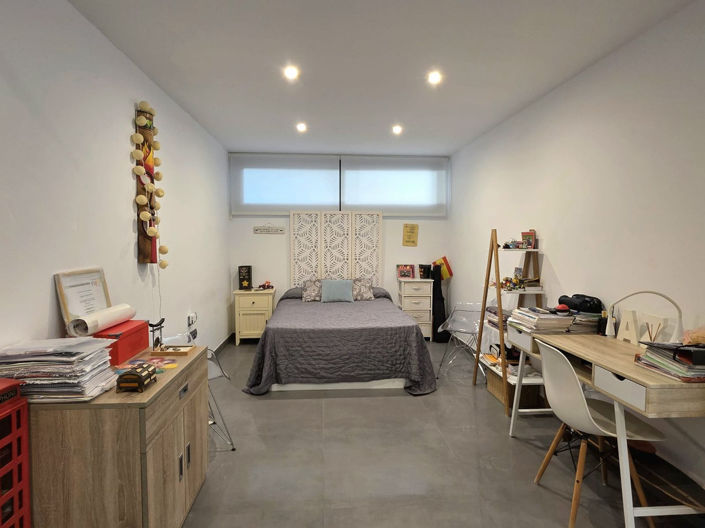 Image No.30-4 Bed Property for sale