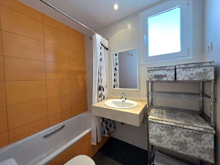 Image No.16-2 Bed Property for sale