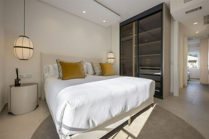 Image No.4-3 Bed Property for sale