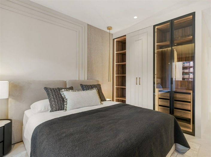 Image No.10-3 Bed Property for sale