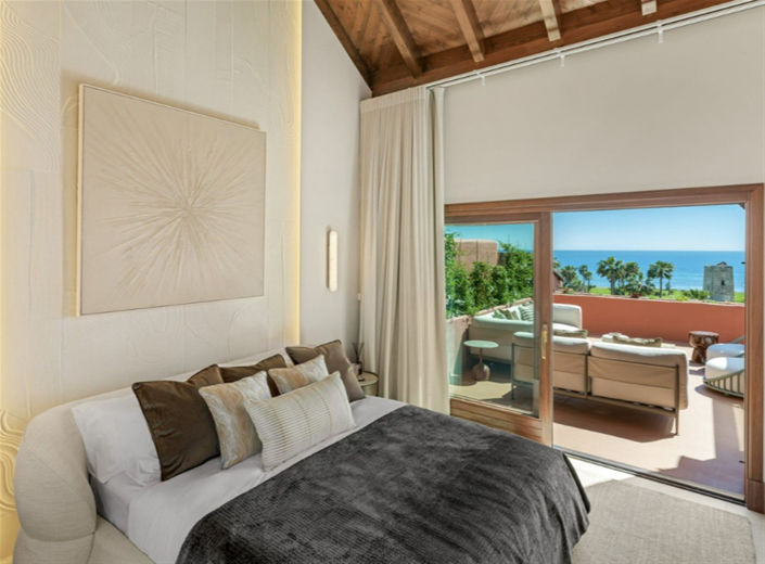 Image No.8-3 Bed Property for sale