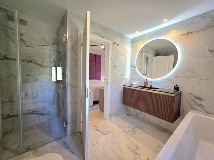 Image No.17-2 Bed Property for sale