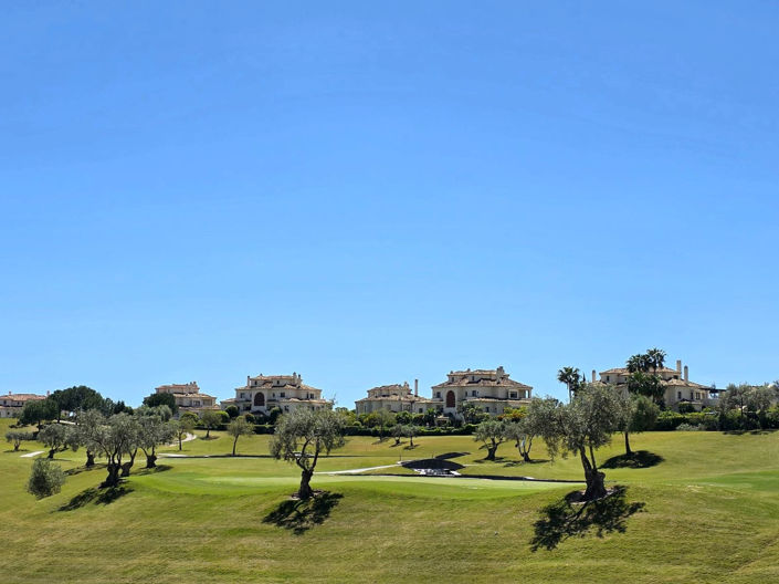 Image No.24-2 Bed Property for sale