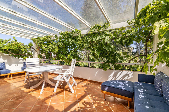 Image No.24-5 Bed Property for sale