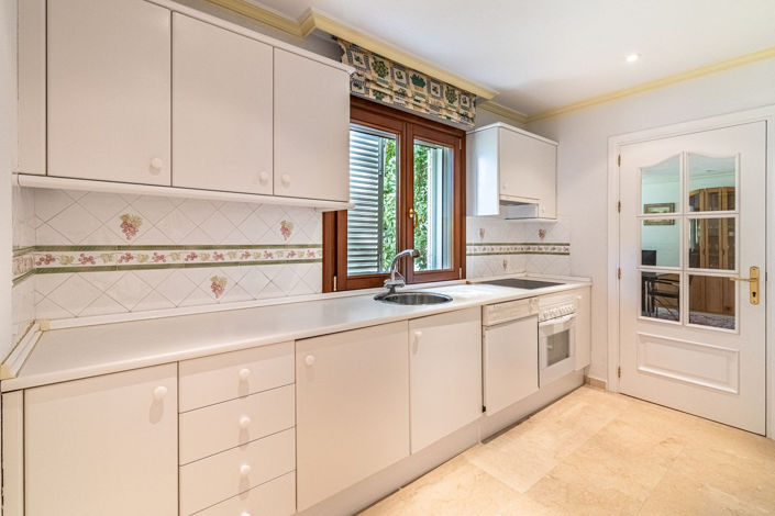 Image No.31-5 Bed Property for sale