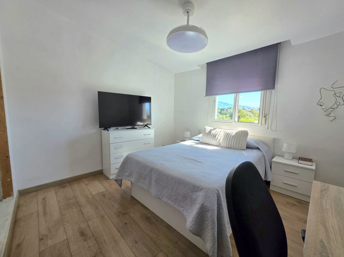 Image No.10-3 Bed Property for sale