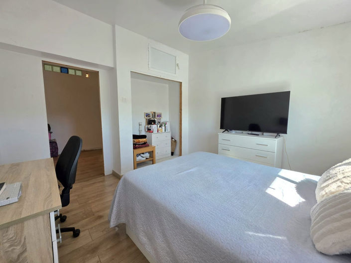 Image No.12-3 Bed Property for sale