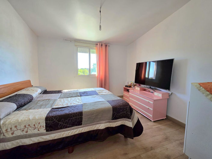 Image No.14-3 Bed Property for sale