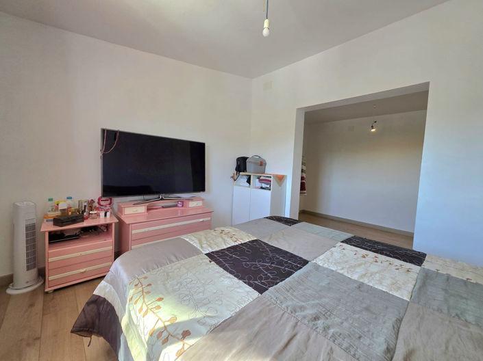 Image No.16-3 Bed Property for sale