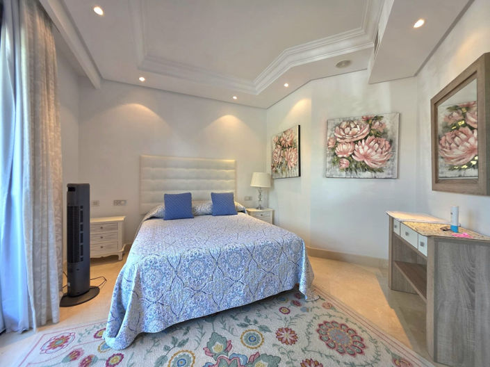 Image No.12-3 Bed Property for sale