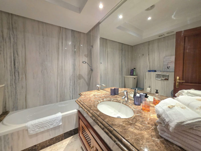 Image No.15-3 Bed Property for sale