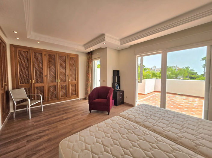 Image No.18-3 Bed Property for sale
