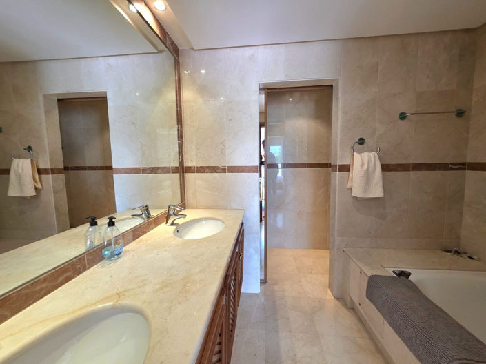 Image No.20-3 Bed Property for sale