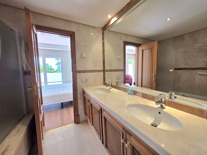 Image No.21-3 Bed Property for sale