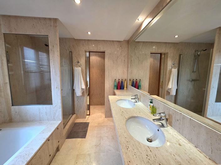 Image No.24-3 Bed Property for sale