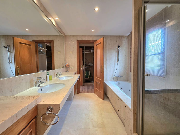 Image No.25-3 Bed Property for sale