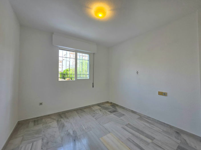 Image No.10-2 Bed Property for sale