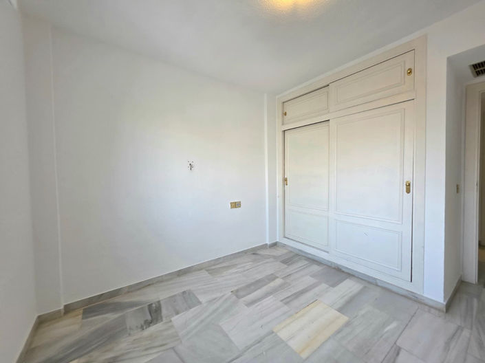 Image No.11-2 Bed Property for sale