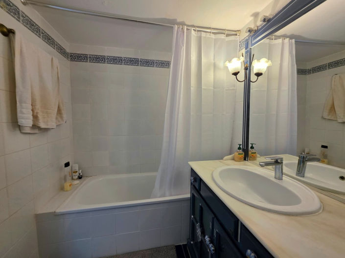 Image No.9-2 Bed Property for sale