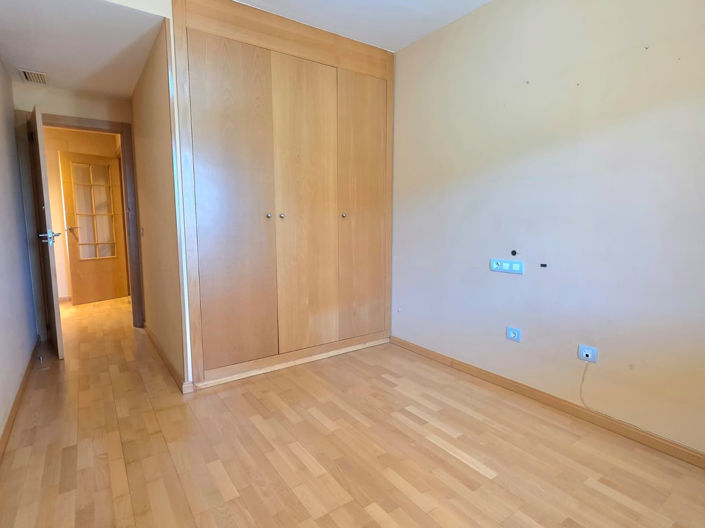 Image No.20-3 Bed Property for sale