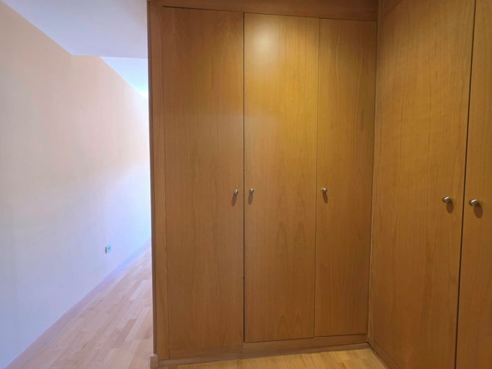 Image No.28-3 Bed Property for sale