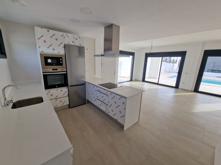 Image No.6-4 Bed Villa / Detached for sale