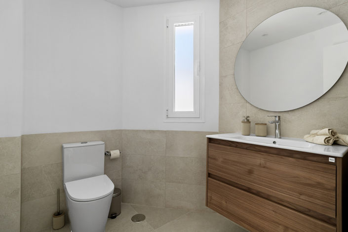 Image No.10-4 Bed House for sale