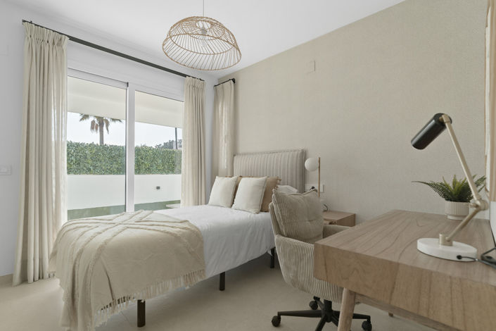 Image No.15-4 Bed House for sale