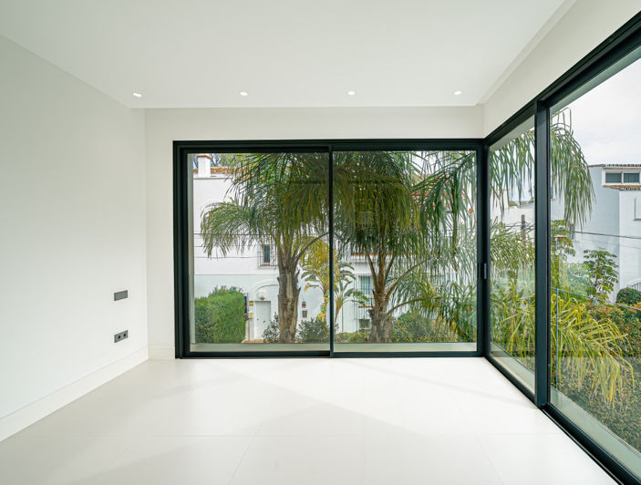 Image No.16-4 Bed House for sale