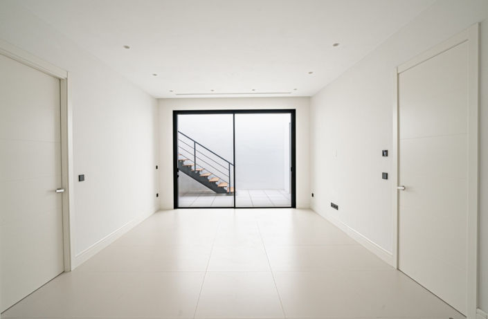 Image No.21-4 Bed House for sale