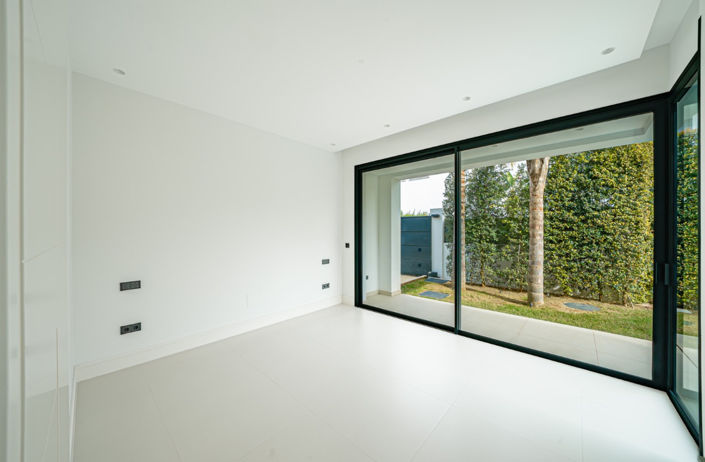 Image No.6-4 Bed House for sale