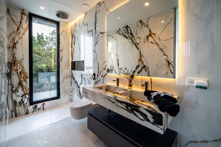 Image No.40-6 Bed House for sale