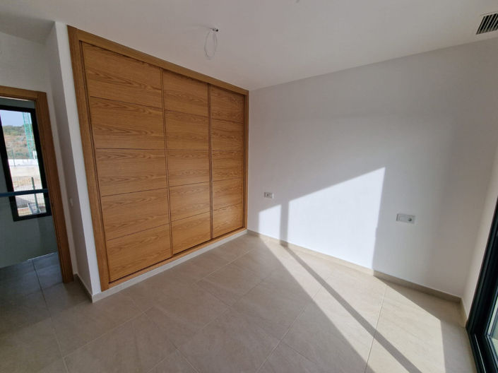 Image No.12-4 Bed House for sale