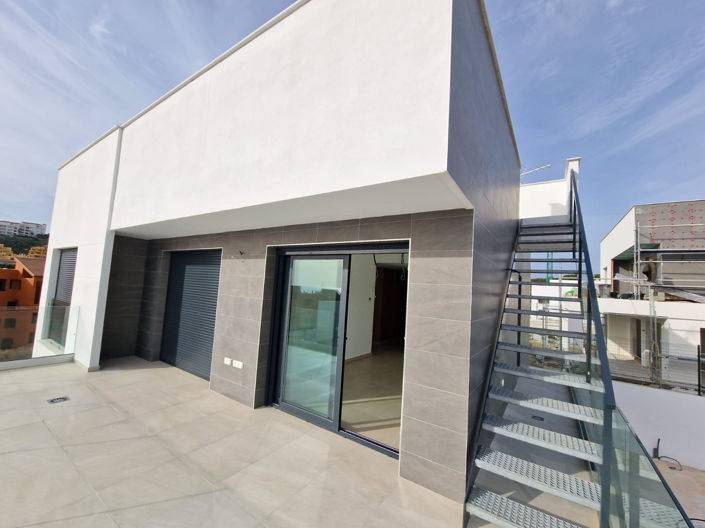 Image No.25-4 Bed House for sale