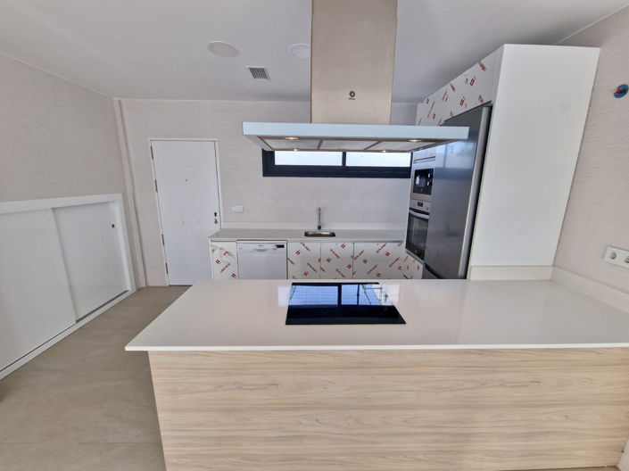 Image No.6-4 Bed House for sale