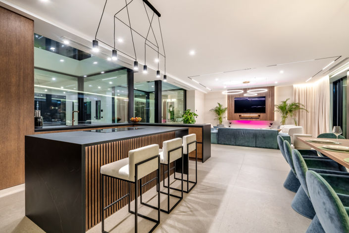 Image No.5-6 Bed House for sale