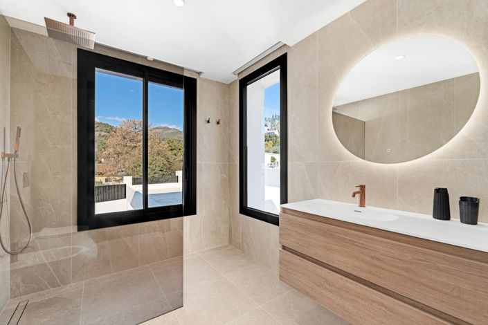 Image No.9-6 Bed House for sale