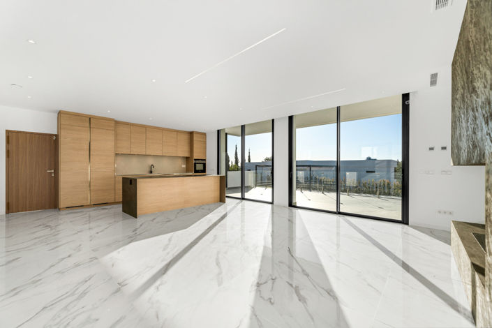 Image No.3-6 Bed House for sale