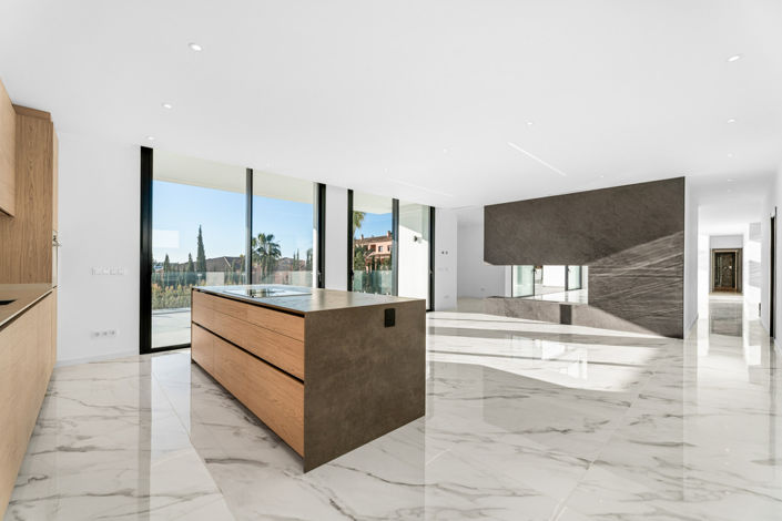 Image No.4-6 Bed House for sale