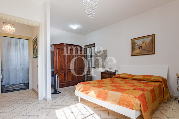 Image No.15-3 Bed House for sale