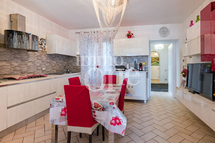 Image No.8-3 Bed House for sale