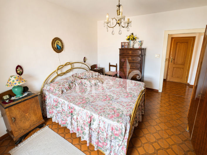 Image No.12-3 Bed House for sale
