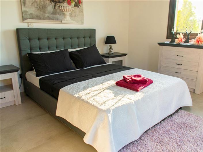 Image No.6-3 Bed House for sale