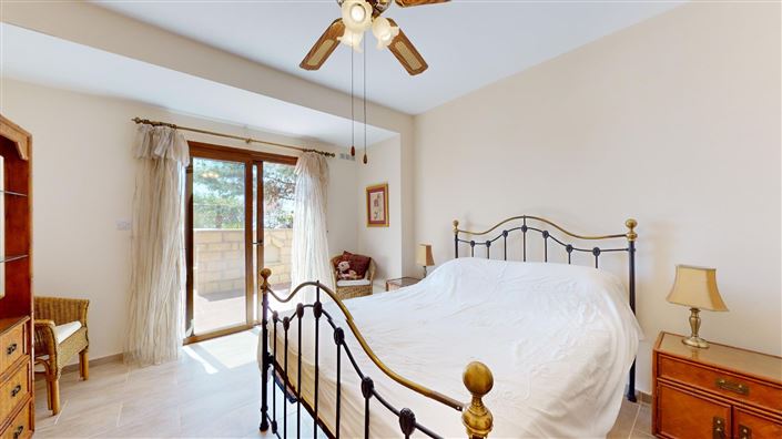 Image No.18-5 Bed House for sale