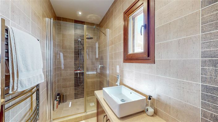 Image No.24-5 Bed House for sale