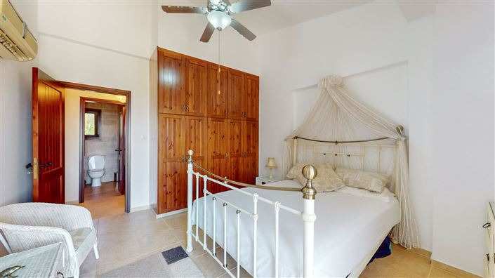 Image No.9-5 Bed House for sale